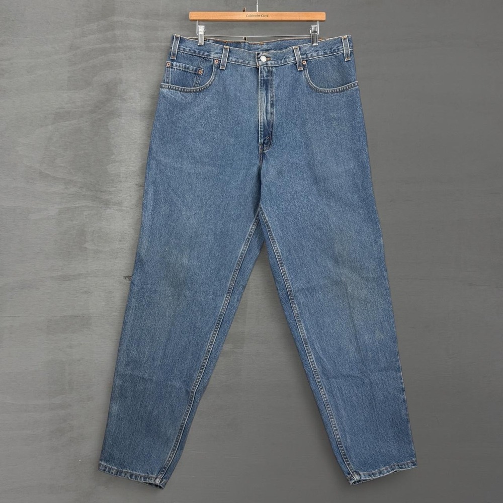 Vintage Levi's 560 Loose Fit Tapered Leg Jeans Medium Wash Made in USA 38 x 32